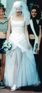 Ma première robe de mariée, de ma première collection de Printemps-Eté 1996 est portée par Anne-Charlotte D